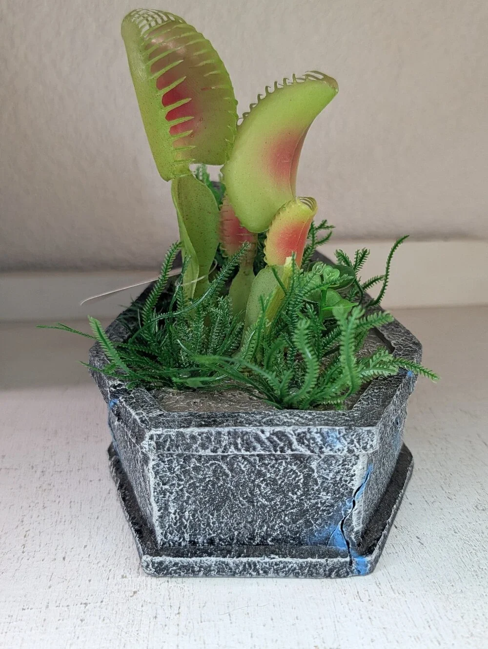 NWT Halloween Venus Flytrap Terrarium Decor Glow In The Dark Reptile Fish Grave